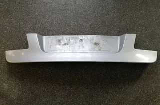 BMW 7 Series F01/F02 (2008-2015) Kryt Dekoračnej Lišty Kufra 7186530,72758411 33977700