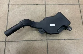 AUDI A4 B8/8K (2011-2016) Nádrž na ostrekovač 8T1955463B 33769725