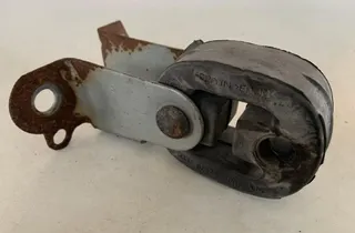 AUDI A8 D2/4D (1994-2002) Držiak výfukového závesu 8K0253144E 33775656