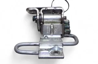 VOLKSWAGEN Passat B5 (1996-2005) Dolné pánty dverí 4D0831411B 33335381