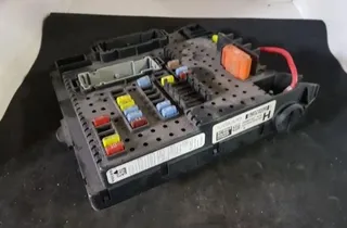 VOLVO XC70 2 generation (2000-2007) Poistková skrinka 30786646 34008356