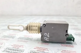 AUDI A2 8Z (1999-2005) Centrálny zamykací motor 8Z0962115 33903862