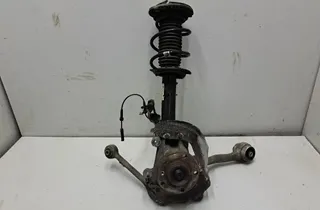 BMW 4 Series F32/F33/F36 (2013-2020) Pravé predné zavesenie 6799098,6876840,6855742,6852992,6884422,6863135,6856627 23704531