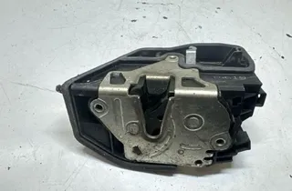 BMW 5 Series E60/E61 (2003-2010) Ľavý predný zámok dverí 7154619 33489335