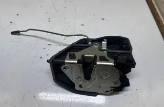 BMW 5 Series E60/E61 (2003-2010) Zámok ľavých zadných dverí 33491358