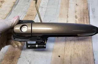 TOYOTA Avensis 2 generation (2002-2009) Наружная ручка боковых левых дверей 242303 33978551