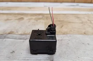 TOYOTA Avensis 2 generation (2002-2009) Relé 8665013010 34017104