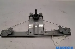 RENAULT Clio 4 generation (2012-2020) Zdvíhač pravého zadného dverového okna 827013204R,827013204 33143715