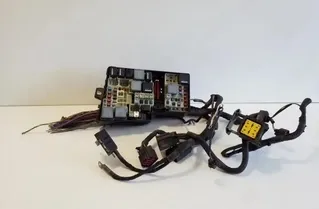 VOLVO V40 Cross Country 1 generation (2012-2020) Poistková skrinka AV6T14A067AC 26235328