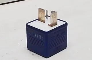 AUDI A4 B7/8E (2004-2008) Relé 8A0951253A,8A0951253 34176598