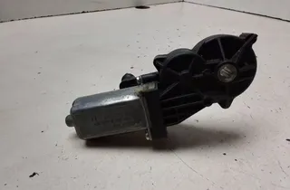 MERCEDES-BENZ E-Class W211/S211 (2002-2009) Motor ovládania pravého predného sedadla 0390203211 34189578