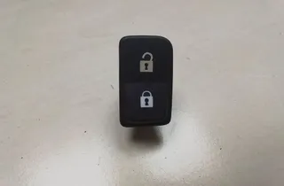 VOLVO V50 1 generation (2003-2012) Central locking switch 0565832,701G370 34194044
