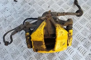 FIAT 500 2 generation (2008-2024) Ľavý predný brzdový strmeň 33940751