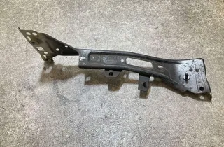 AUDI A4 B9/8W (2015-2024) Predný pravý držiak blatníka 8W0821136C 33812519