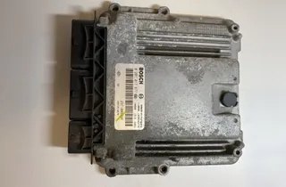 RENAULT Master 3 generation (2010-2023) Engine Control Unit ECU 0281017977 20677467
