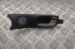 VOLKSWAGEN Passat B5 (1996-2005) Pravé predné vnútorné otváracie madlo 8D0837020 23528497