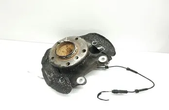 BMW 3 Series F30/F31 (2011-2020) Ľavý predný náboj kolesa 6792287 33634365