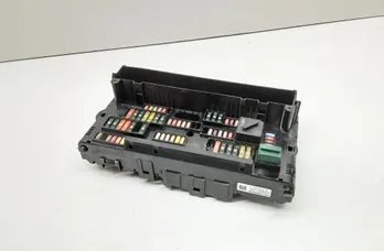 BMW 5 Series F10/F11 (2009-2017) Poistková skrinka 9234421 33641387