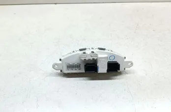 BMW 3 Series F30/F31 (2011-2020) Relé ventilátora 9276112 33647095