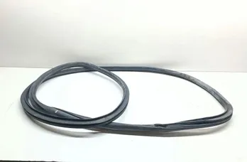 JEEP Grand Cherokee 4 generation (WK) (2004-2024) Уплотнительная резина задней двери (по кузову) 33647479