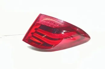 BMW 5 Series Gran Turismo F07 (2010-2017) Pravé zadné svetlo 89091990 33670168