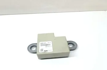 BMW 5 Series E60/E61 (2003-2010) Zosilňovač antény na kufri 6935024 33675441