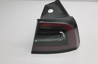 TESLA Model S 1 generation (2012-2024) Pravé zadné svetlo 107740000C 33695659