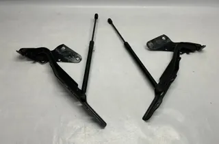 RAM Ram 4 generation (2008-2023) Sada závesov kapoty 807AB 34156795