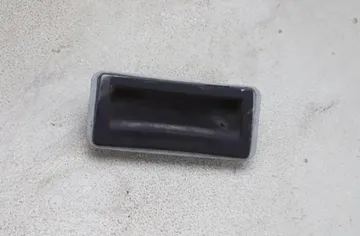 AUDI A6 C6/4F (2004-2011) Rukoväť na zadnej klapke 5N0827566T 33397326