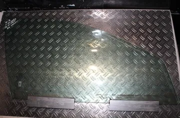 VOLVO V70 2 generation (2000-2008) Pravé predné dvere sklo 43R001106 33065149