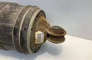 MERCEDES-BENZ E-Class W211/S211 (2002-2009) Pravý zadný vzduchový vankúš na odpruženie 33342335