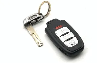 AUDI Q5 8R (2008-2017) Zapaľovací kľúč 33377683