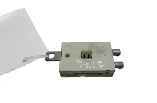 VOLVO V40 Cross Country 1 generation (2012-2020) Zosilňovač antény na kufri 30761703 28810139