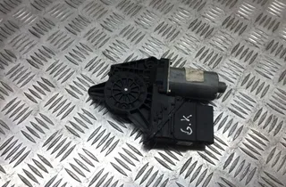 VOLKSWAGEN Passat B7 (2010-2015) Motor ovládania okna ľavých zadných dverí 0130821695 30529027
