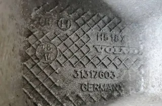 VOLVO XC60 1 generation (2008-2017) Ľavé zadné rameno závesu 31317603 33160248