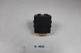 TOYOTA Avensis 3 generation (2009-2020) Блок управления дверей задние правые 8597020020 34098312