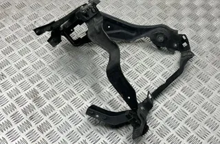 MERCEDES-BENZ C-Class W204/S204/C204 (2004-2015) Pravý držiak svetlometu 204620590 34123263