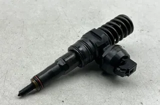 VOLKSWAGEN Passat B5 (1996-2005) Palivový vstrekovač 038130073BP 34118892