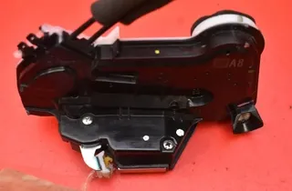 TOYOTA C-HR 1 generation (2016-2023) Ľavý predný zámok dverí 33793112