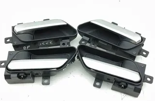 NISSAN Qashqai 2 generation (2013-2023) Правая задняя внутренняя ручка открытия 806716UA0A 34459597