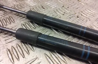 BMW 3 Series F30/F31 (2011-2020) Pravý predný kapotový vzperač 7239233 33220859