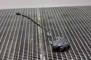 RENAULT Captur 1 generation (2013-2019) Zámok ľavých zadných dverí 805037619R 33401620