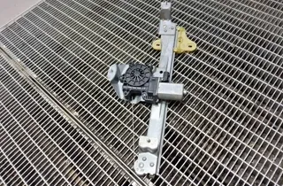 RENAULT Captur 1 generation (2013-2019) Zdvíhač pravého zadného dverového okna 9030318C 33401624