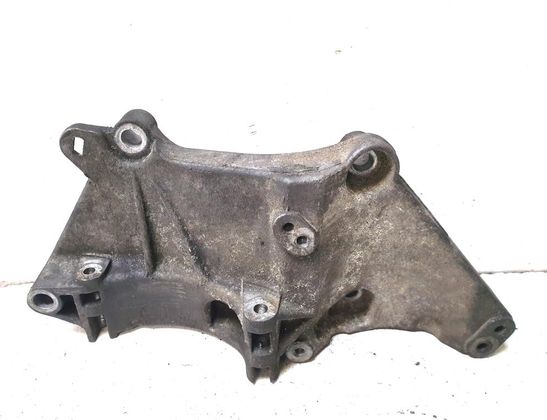 RENAULT Scenic 2 generation (2003-2010) Кронштейн генератора 8200100148 32935544