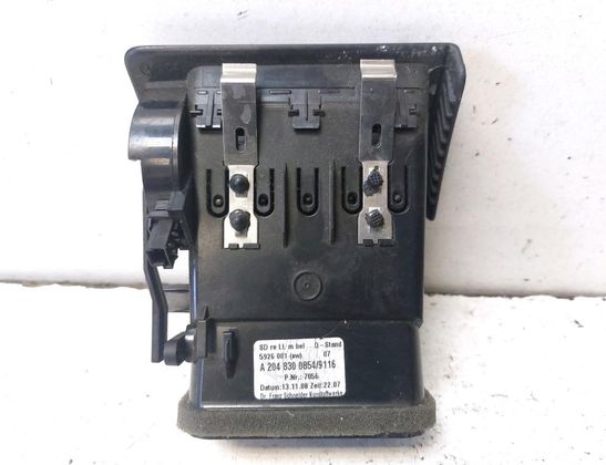 MERCEDES-BENZ C-Class W204/S204/C204 (2004-2015) Mriežka prívodu vzduchu do kabíny A2048300854 33024369