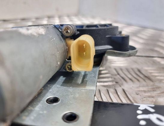 VOLVO S60 1 generation (2000-2009) Zdvíhač pravého zadného dverového okna 119971 32950685