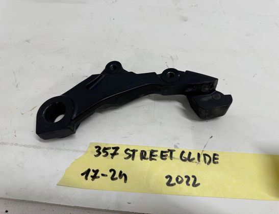 HARLEY-DAVIDSON MC STREET GLIDE Zadný držiak strmeňa brzdového strmeňa 33063724