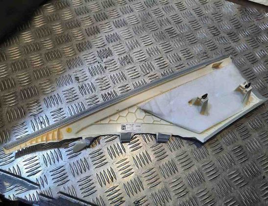 AUDI A8 D4/4H (2010-2018) Pravý stĺpikový obklad 4G5867246 15312421