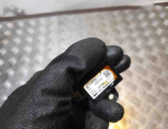 MERCEDES-BENZ CLA-Class C117 (2013-2016) Pravý senzor nárazu A0038212751 15360221