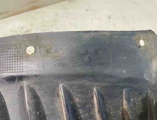 MERCEDES-BENZ C-Class W204/S204/C204 (2004-2015) Передний правый подкрылок A2046906030 30995322
